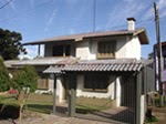 Casa de dois andares simulada em tons de bege